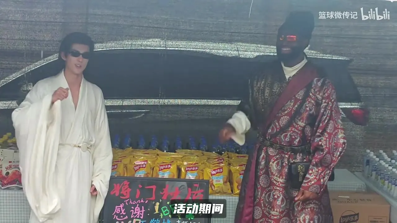 画风反差萌！NBA球星布朗穿古装打球，联动王鹤棣上演帅气扣篮