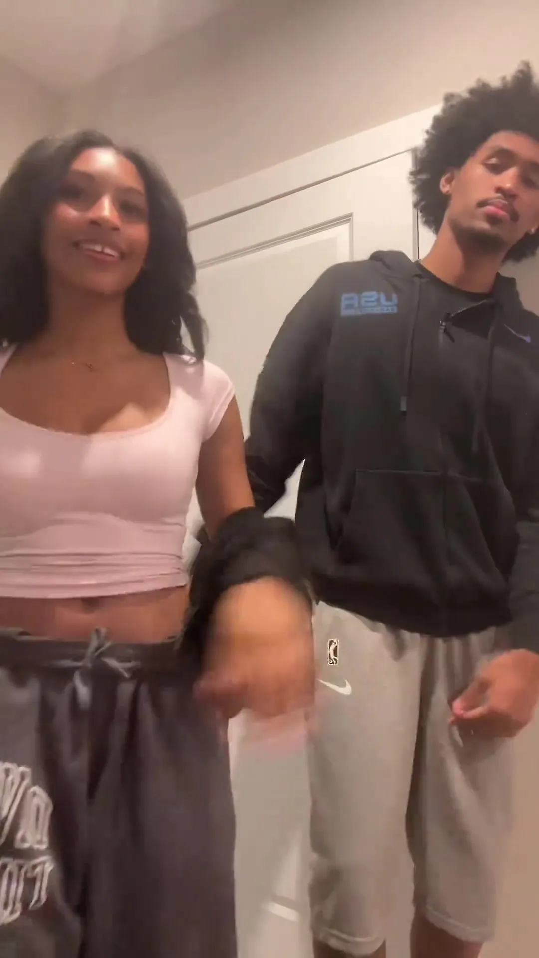 妹妹也长的漂亮? 哈珀与妹妹同款比舞 松弛感拉满！