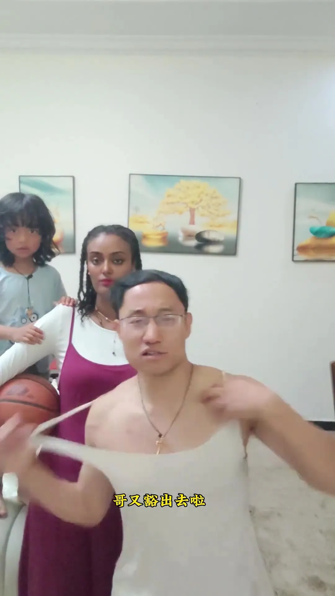 好家伙！一网红晒视频：为了中国篮球事业，哥们娶了1米82埃塞俄比亚媳妇?