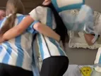 狗子：你们负责庆祝梅西进球，我来负责吃?