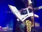 致敬偶像！名场面：詹姆斯15年万圣节曾扮过歌手Prince！