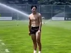 李刚仁看着像中学生，衣服脱了身材吊炸天！怪不得对抗上不吃亏