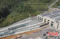 湖南凤凰磁浮首列车试跑成功
