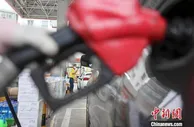 国内油价年内第12涨 加一箱油多花3.5元