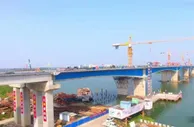 国内最大跨径波形钢腹板悬拼梁桥顺利合龙