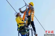 中老铁路玉磨段接触网平推第一阶段验收 为“动检车”试跑创造条件