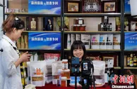 重庆创业导师服务团入基层 手把手教村民直播卖“山珍”