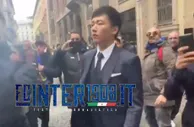 媒体的焦点！张康阳遭媒体记者一路跟拍至上车，全程面无表情