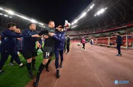 发生了什么？王大雷赛后“约”对手谈谈，被队友劝离