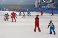 【春节假期看消费】冰雪消费热情高涨 冬奥周边成“新年货”