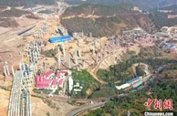 东山隧道贯通 宾南高速施工建设取得阶段性进展