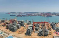 全球首例一体化建造LNG模块化工厂实现全部封顶
