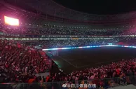 ✨氛围拉满！成都主场赛后灯光秀，球迷点点星光照亮球场