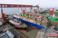 首次实现2艘LNG整船同日出坞 中国船舶沪东中华建造效率全球领先