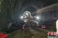 广汕铁路首座复杂地质长大隧道单向贯通