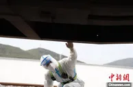 磨憨边检站保障云南首列快速货运班列出境