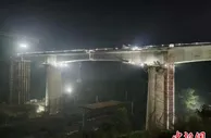 广汕高铁重点工程跨京九铁路特大桥连续梁转体成功