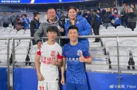 “麒麟德比”笑到最后，崔麟晒一家四口合影：充满惊喜的一天