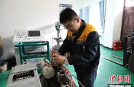 青藏高原铁路人：“玩转”小部件 实现降本增效