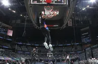NBA实况：新科扣篮王诞生！安芬尼-西蒙斯成功夺魁，亲吻篮筐失败＋致敬麦迪