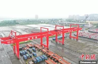 川渝水运合作再提速 四川南充港至重庆港集装箱班轮开航