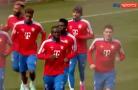 图片报：马内和萨内训练时都在笑，在对抗赛同队搭档