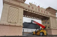 新疆都拉塔口岸恢复通关 当日逾32吨货物出口哈国