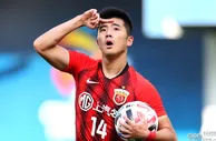 足球赛报：2-1！上港大逆转取亚冠首胜，李圣龙两球，对手门将染红