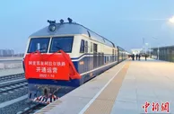 “阿阿铁路”开通 新疆阿拉尔市结束不通火车历史