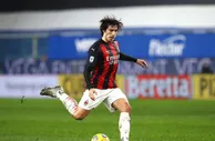 足球赛报：2-1！欧冠7冠王又赢了！赛季10场不败，甩尤文6分，120年神迹诞生