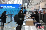 民航局：国内机场均设置人工柜台 服务老年人需求