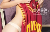 篮球宝贝：克拉运动女神依依《致敬詹皇》23号球衣