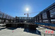 北黑铁路升级改造工程新建黑河站封顶