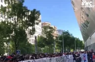 巴黎球迷组织抗议：我们厌倦了雇佣兵！必须解雇梅西！????