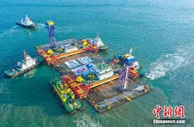 世界最宽钢壳混凝土海底沉管隧道完成对接