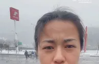 李佳悦回忆地震：震感强烈从床上差点摔到地上，感觉房子在转