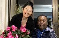 足球资讯：82岁球王贝利病情恶化！坐轮椅老到认不出 发文感谢小32岁日本妻子
