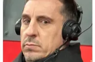 卡拉格晒内维尔一脸郁闷照，还设成了自己社媒头像????