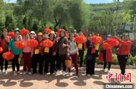 甘肃电商“玫瑰”创业做“宫灯”：“姐妹们都要好”