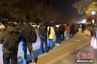 张贴加班标语、用流量查“摸鱼”，企业工作氛围又变了？