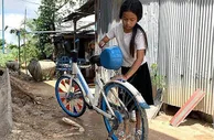 中国共享单车助力柬埔寨孩子上学路 1000辆哈啰单车焕发新生
