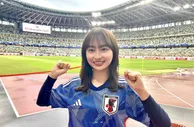 有些拘谨严肃????三笘薫日本队赛后接受女偶像影山优佳采访