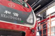 “借用”复兴号整备设施 拉萨旅客列车首次实现 “一体化”整备