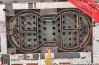 G3铜陵长江公铁大桥工程：世界最大哑铃型钢围堰前两节吊装到位