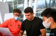 足球报：艾克森昨天抵达蓉城俱乐部，便主动提出参加今日球队训练