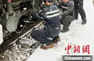 全力抗击冰雪天气 云南铁路运输秩序已逐步恢复正常