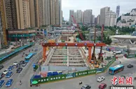 贵州在建最大轨道交通车站主体结构封顶