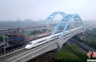 绵泸高铁内自泸段进入运行试验阶段 智能巡检机器人上岗
