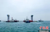 深中通道最大变曲率管节E30沉放对接
