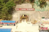 广东梅龙铁路全线最长隧道斜井完工